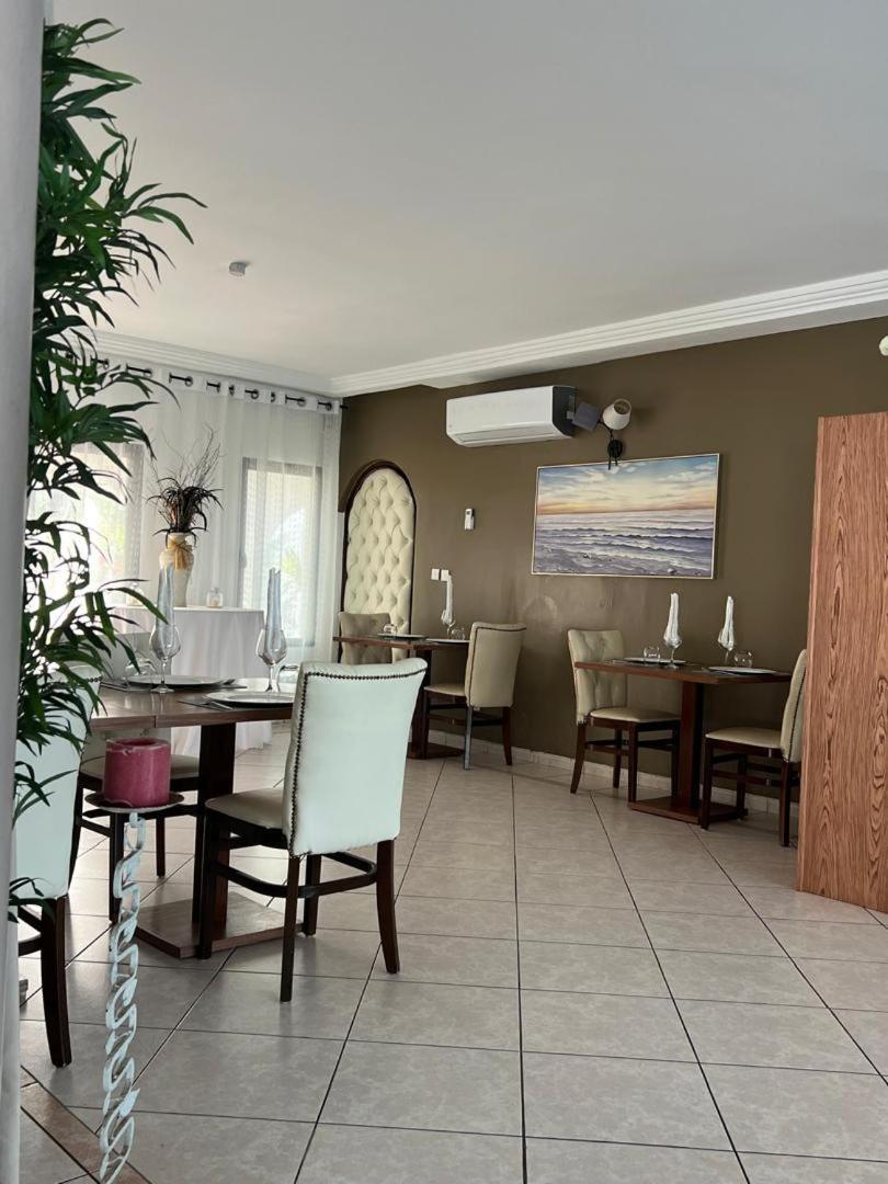 Residence Hoteliere Oceane Libreville Buitenkant foto